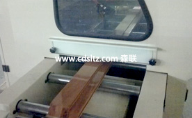木門(mén)套板UV底漆自動(dòng)噴涂.jpg 木門(mén)套板UV底漆自動(dòng)噴涂.jpg