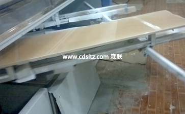 噴涂后自動旋轉換工件.jpg 噴涂后自動旋轉換工件.jpg